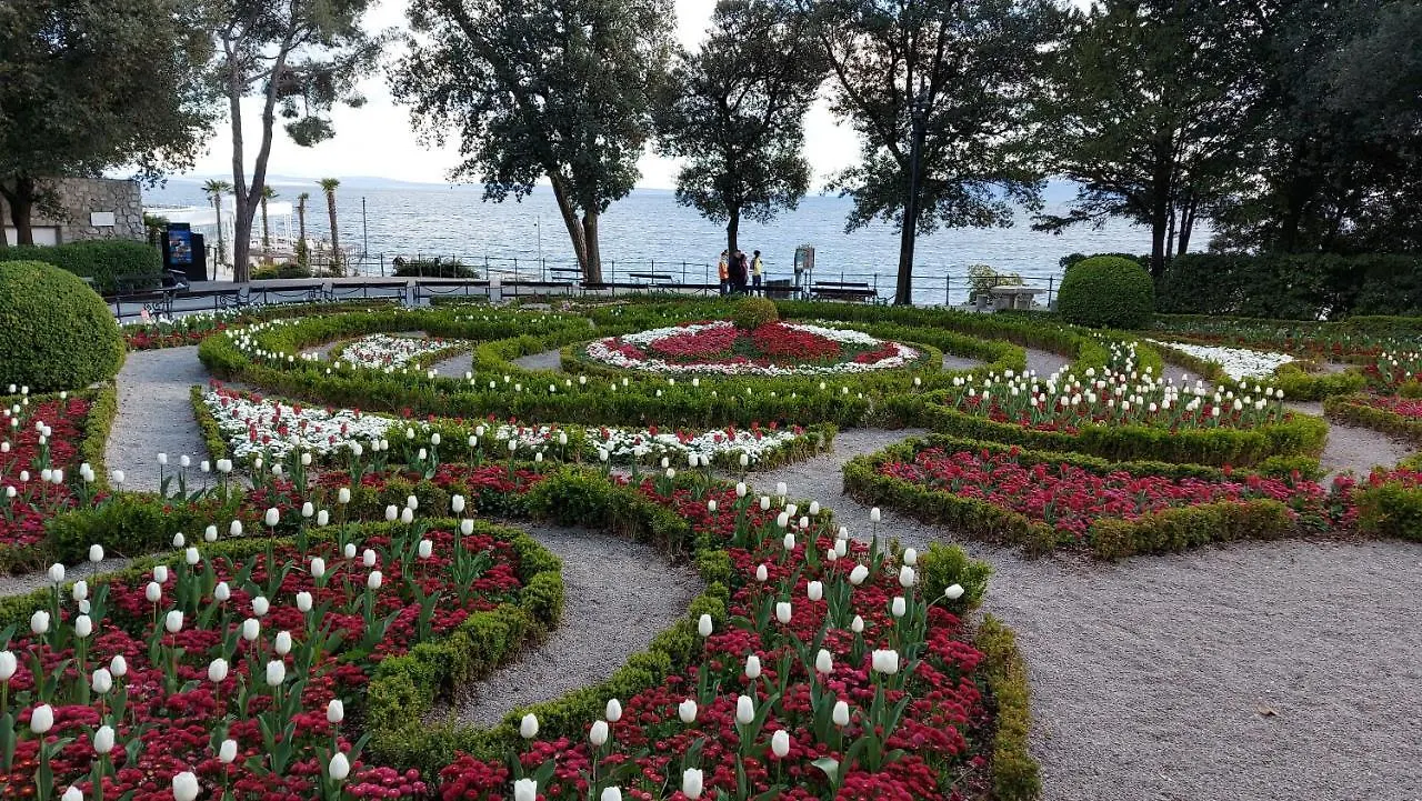 Apartment Tina Opatija 0*,
