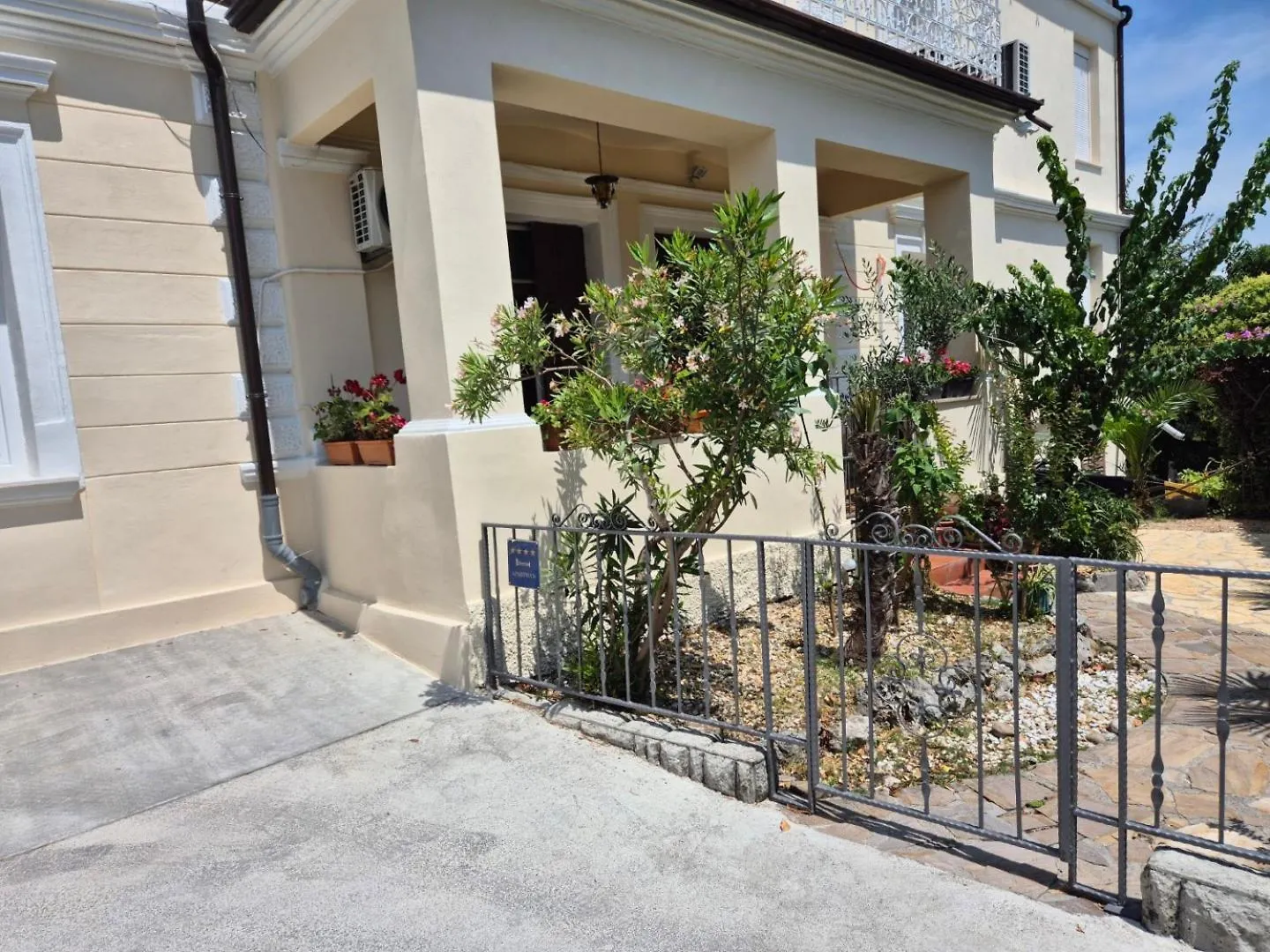 Apartment Tina Opatija 0*,